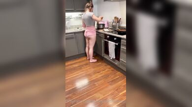 Bootyandthebeast, Cumming On Wifes Booty While She Makes Dinner Onlyfans Video Leaked