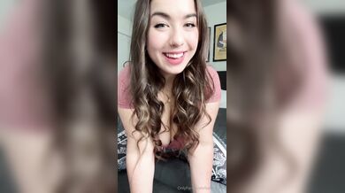 Lunabaylee, Stripping And Vibrator Masturbation Onlyfans Video Leaked