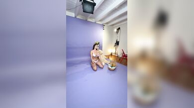 Ambsofficialxo, Itsreallyriss, Two Hot Chicks Striptease Photoshoot Onlyfans Video Leaked