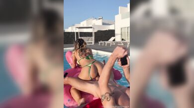 Poppyandzach, Fucking On The Pool Flamingo Float Onlyfans Video Leaked