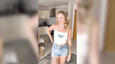 Poppyandzach, Facialized In Her Yellow Lingerie Onlyfans Video Leaked