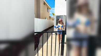 Poppyandzach, Bikini Wife Fucking By The Pool Onlyfans Video Leaked