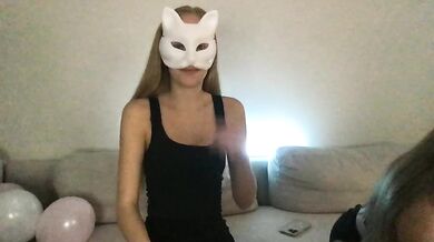 Blondie.Lilllie, Two Masked Teens Teasing On Livestream Onlyfans Video Leaked