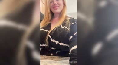 Katrina Thicc, Flashing Her Huge Bazookas In The Kitchen Onlyfans Video Leaked