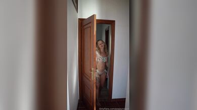 Poppyandzach, Riding Bwc In See-Through Lingerie By The Pool Onlyfans Video Leaked