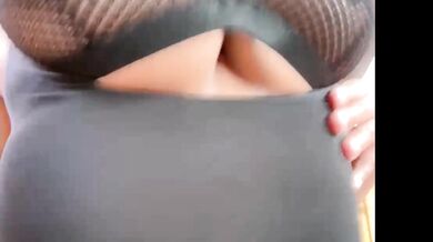 Uniquesora, Blasian Beauty Vibrating Her Pussy Onlyfans Video Leaked