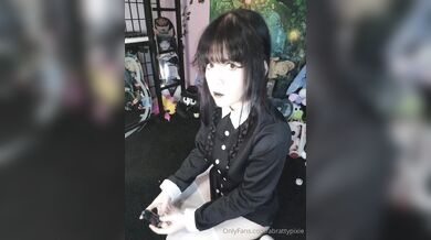 Abrattypixie, Wednesday Inserting A Buttplug Up Her Ass Onlyfans Video Leaked