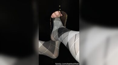 Keeleyk, Feet Jerking Stranger In The Gloryhole Club Onlyfans Video Leaked