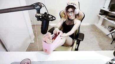Misswarmj, Teasing Her Tight Booty On Livestream Onlyfans Video Leaked