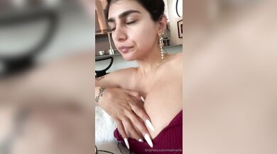 Mia Khalifa, Feet Show Off And Smoking Onlyfans Video Leaked