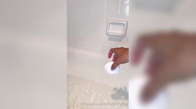 HulkAndIsa, Hotwife Solo Squirting With Vibrator In Bathtub Onlyfans Video Leaked