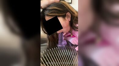 Thebitesizedbitch - blowing dildo
