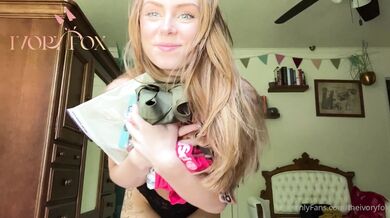 TheIvoryFox, Redhead Hotwife Panties Try-On-Haul Onlyfans Leaked Video