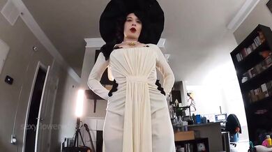 SexyFlowerWater, Aurora Flower, Lady Dimitrescu Found You Wondering Around Onlyfans Video Leaked