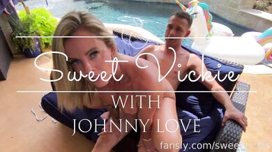 Sweet Vickie, Johnny Love, Hotwife MILF Fucking a Young Stud By The Poolside Onlyfans Video Leaked