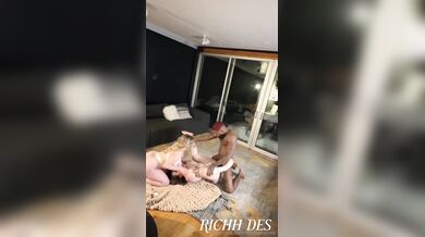 Aria six & Richh des - three way