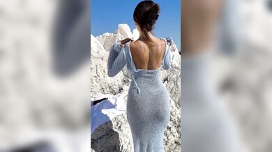 Cecilia Rose, Sexy Babe Oils Up Her body by The Sea Onlyfans Video Leaked