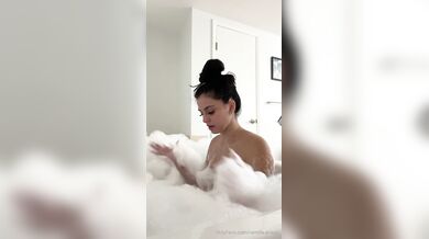 Camilla Araujo, Bathtub Clit Rubbing Masturbation Onlyfans Video Leaked