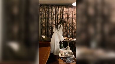 Mia Khalifa, Cute Arab Babe Having Dinner Topless Onlyfans Video Leaked