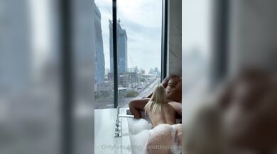 ScarlettKissesXO, Blonde PAWG Babe Bathtub Sex With a View Onlyfans Video Leaked