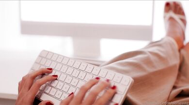 Aeries Steel, Lazy But Sexy Asian Co-Worker Sucks Off Boss Onlyfans Video Leaked