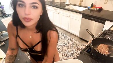 Emily Rinaudo, Nude Lingerie Kitchen Cooking Live Stream Onlyfans Video Leaked