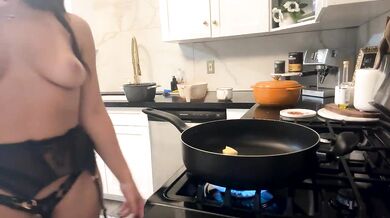 Emily Rinaudo, Nude Lingerie Kitchen Cooking Live Stream Onlyfans Video Leaked
