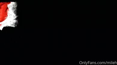 diamondd303xxx_A_sex_filled_afternoon_romp_with_thenakednerd420